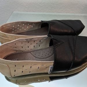 --SOLD--TOMS+ Bicolor grained leather slip-on, 7M
